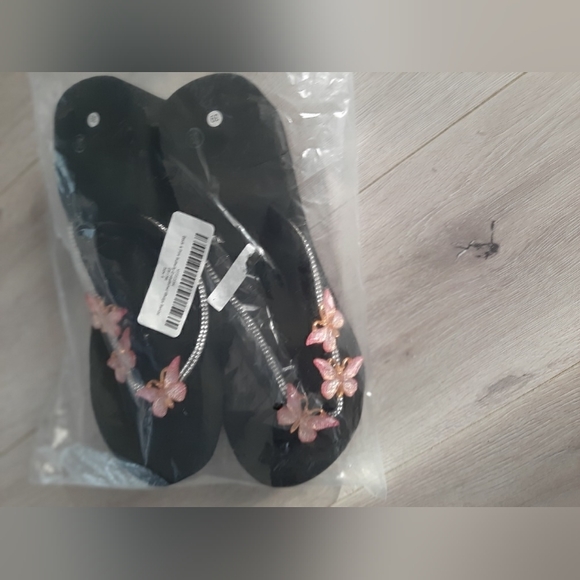 Butterflies 🦋 sandals - Picture 2 of 5